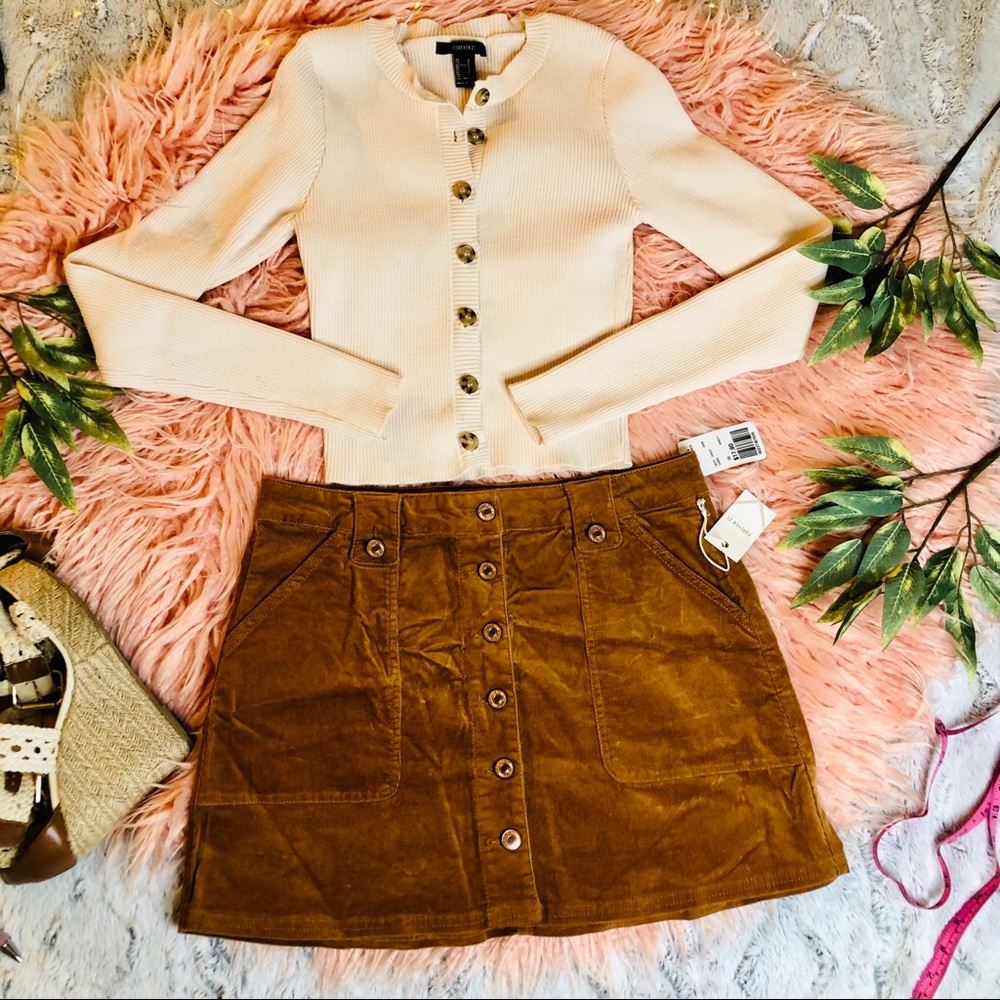 🎉 HP 🎉 NWT Camel color Corduroy Skirt 🐪✨